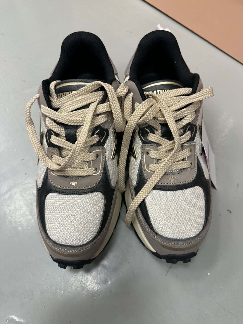 A BATHING APE BAPE STA Sneakers Size 27cm (Category: Sneakers) located in San Leonardo. Submitted by arni0179 (Listing ID 1463513965, Image 1). Description: - Authentic BAPE STA Sneakers - Size: 27cm (US 9) - Classic BAPE STA design - Includes original tags - Essential for any streetwear enthusiast - Feel free to ask any questions!.