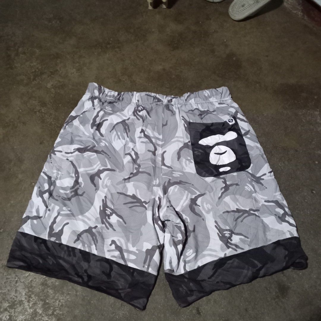 Aape short reversable (Category: Shorts) located in Manila. Submitted by tcbukay_zxc25 (Listing ID 1463448135, Image 1). Description: aape short reversable camou waistline 28-42 length 20 leg opening 12 excellent issue minimal lang di Kayu tatangi.