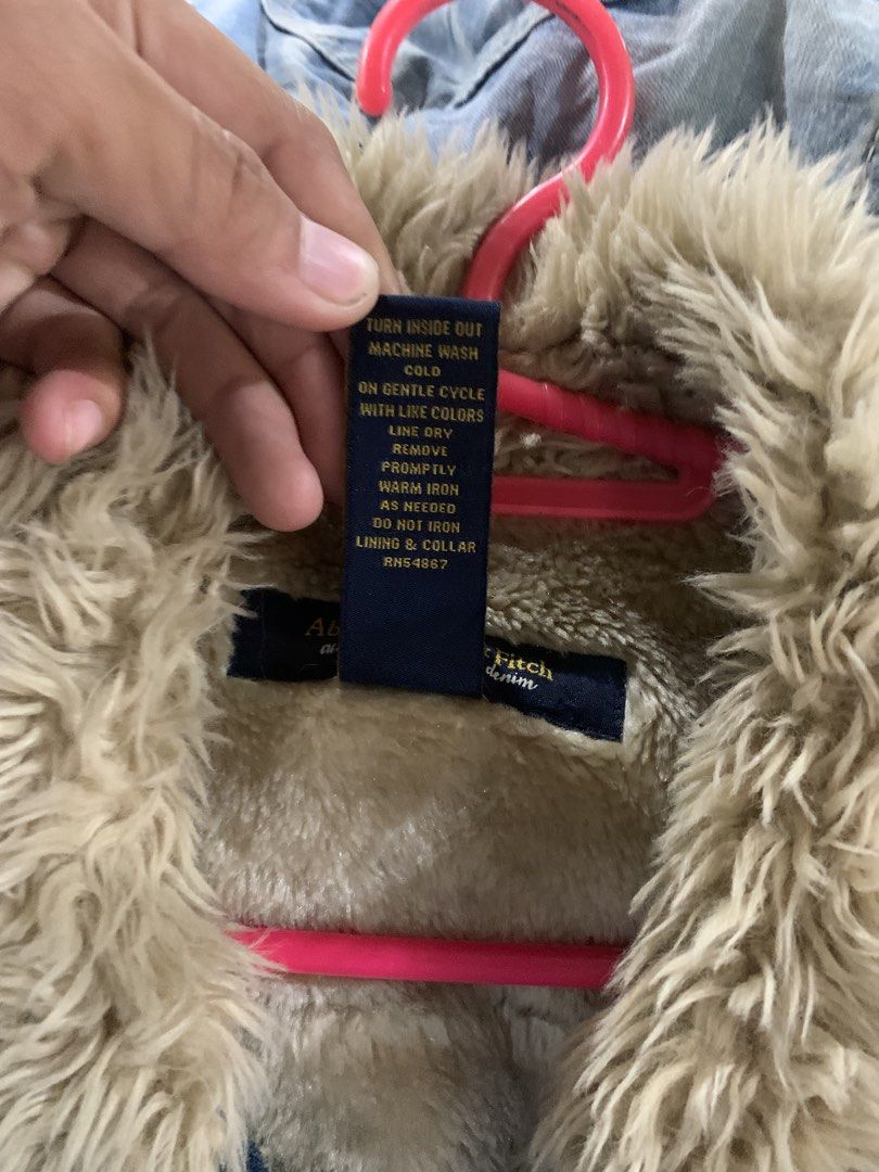 Aber good condition (Category: Coats, Jackets and Outerwear) located in Quezon. Submitted by jaydrakethrift (Listing ID 1463441225, Image 3). Description: No issue Size xl .