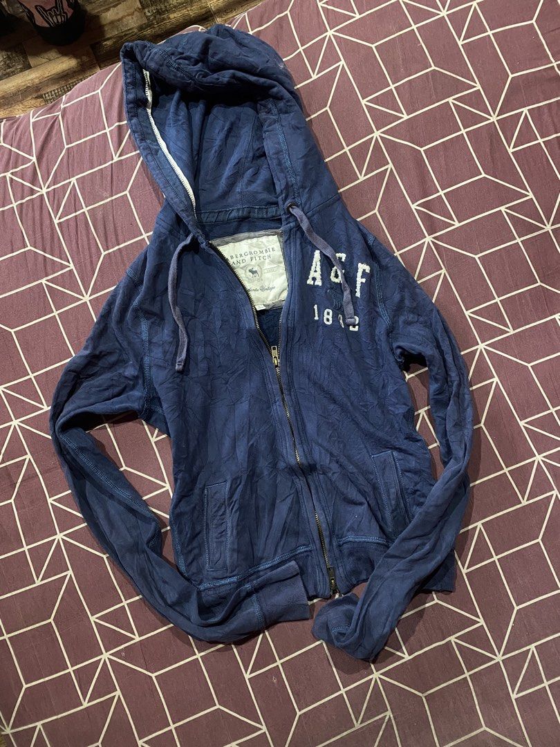 Abercrombie jacket zip uP (Category: Coats, Jackets and Outerwear) located in Manila. Submitted by oddearth_bc6529 (Listing ID 1463404132, Image 1). Description: .