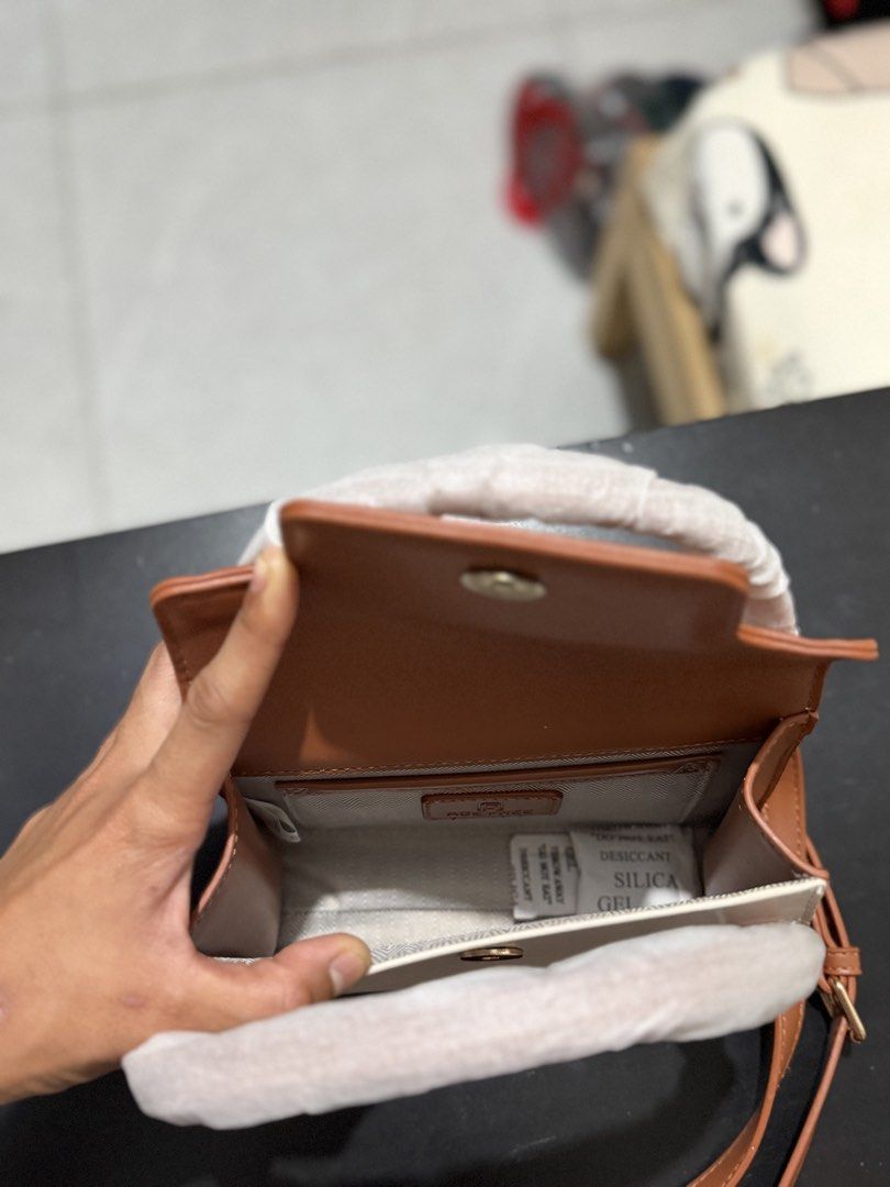 ACE FREE Two-Tone Top Handle Bag (Category: Tote Bags) located in Caloocan City. Submitted by rohllee (Listing ID 1463551871, Image 3). Description: - Stylish two-tone design (brown & off-white) - Versatile carrying options: top handle or detachable shoulder strap - Elegant gold hardware accents - Convenient interior pocket - Comes with a protective dust bag - Ideal for daily use.