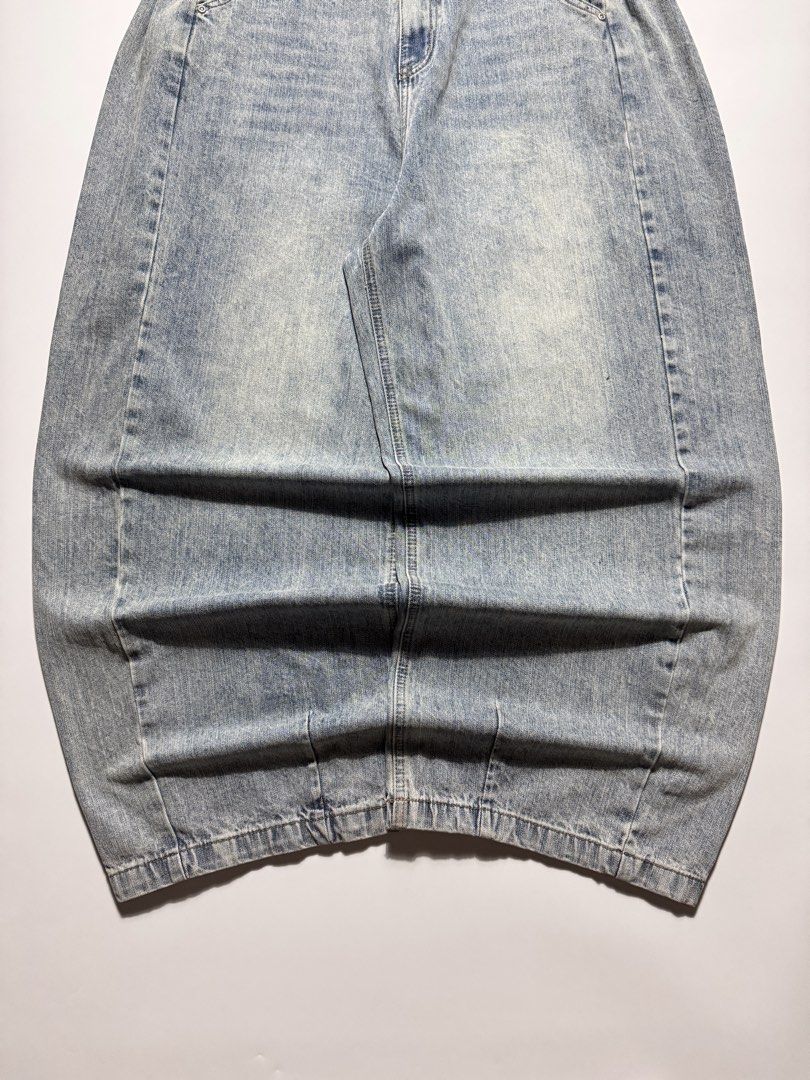 ACID LIGHT WASH BAGGY PANTS (Category: Jeans) located in Cebu City. Submitted by firenzegallery (Listing ID 1463466605, Image 3). Description: •Waist: 34 •Thigh: 17 •Length: 42 •Hem: 12 •Condition: 9.5 •Issue(s): none.