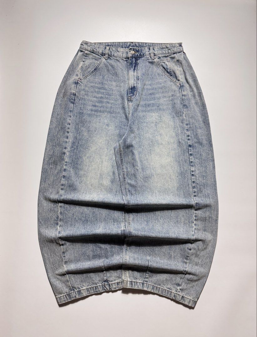 ACID LIGHT WASH BAGGY PANTS (Category: Jeans) located in Cebu City. Submitted by firenzegallery (Listing ID 1463466605, Image 1). Description: •Waist: 34 •Thigh: 17 •Length: 42 •Hem: 12 •Condition: 9.5 •Issue(s): none.