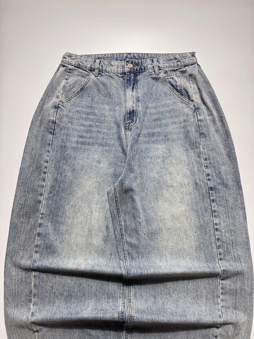 ACID LIGHT WASH BAGGY PANTS (Category: Jeans) located in Cebu City. Submitted by firenzegallery (Listing ID 1463466605, Image 2). Description: •Waist: 34 •Thigh: 17 •Length: 42 •Hem: 12 •Condition: 9.5 •Issue(s): none.