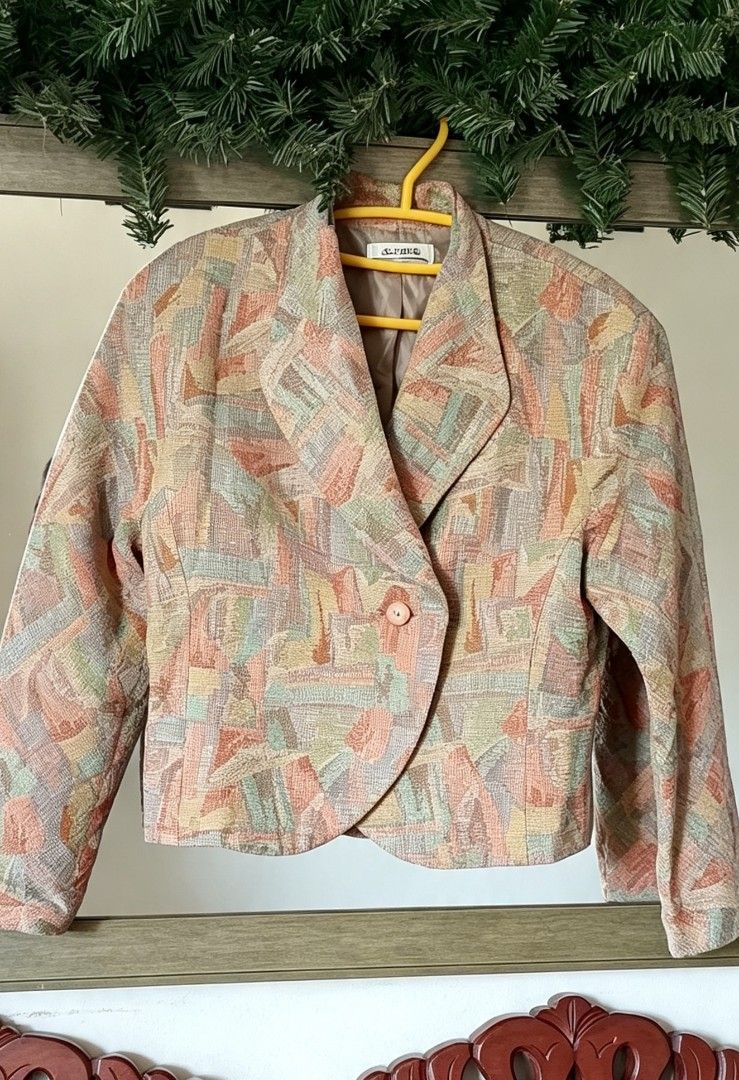 Actiondor Tapestry Blazer (Category: Coats, Jackets and Outerwear) located in Tarlac. Submitted by faithfulfinds (Listing ID 1463368346, Image 1). Description: Actiondor Tapestry Blazer CONDITION: 10/10 Like New (Super fresh, no flaws) SIZE: MIDIUM - SEMI LARGE Seller size: Semi Large Authentic vintage piece with premium woven geometric pattern Pinterest. Perfect for retro or smart casual outfits. ANG GANDA NITO👌 Perfect pang office din😍.