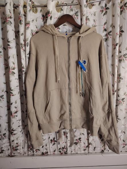 ADER error Beige Vader Zip Hoodie // Large Boxy (Category: Luxury Apparel) located in Legazpi City. Submitted by urbangarmentsarch4500 (Listing ID 1463498541, Image 1). Description: ADER error Beige Vader Zip Hoodie Excellent Condition BOXY L W 24 L 26 1 minimal (Check last pic) Color rate 9.8/10 or better GRAB 1.7k (Automatically YOURS)⛓️ Shipped! --- ‼️w/ FREE STICKERS FOR EVERY PURCHASE⁉️ 🛒🛒🛒 BUY. SELL. TRADE. CONSIGN🗣️🤝🏼 BLESS THY HUSTL