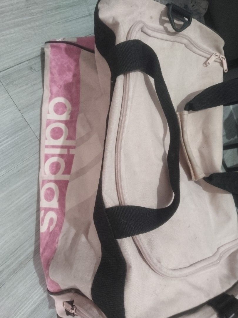 Adidas (Category: Shoulder Bags) located in Las Pinas. Submitted by ashieeeramss (Listing ID 1463368478, Image 3). Description: .