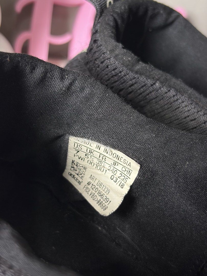 Adidas Cloudfoam Unisex (Category: Sneakers) located in Manila. Submitted by at_realty (Listing ID 1463500418, Image 2). Description: 8/10 condition .