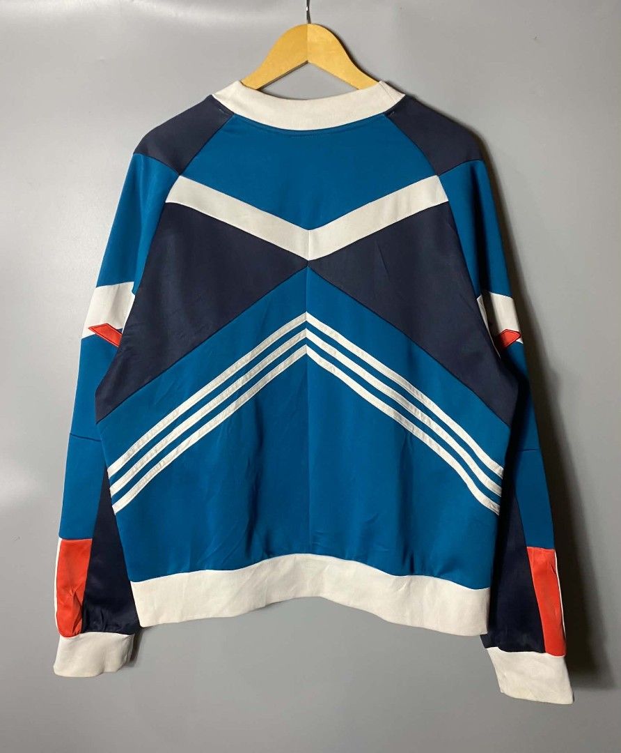 Adidas crew neck jacket (Category: Coats, Jackets and Outerwear) located in Bacolod City. Submitted by jollyst4ffs. (Listing ID 1463457420, Image 2). Description: Dimension 23-24 x 27 Excellent Washable dirt Large-xl -700 💰 dm.
