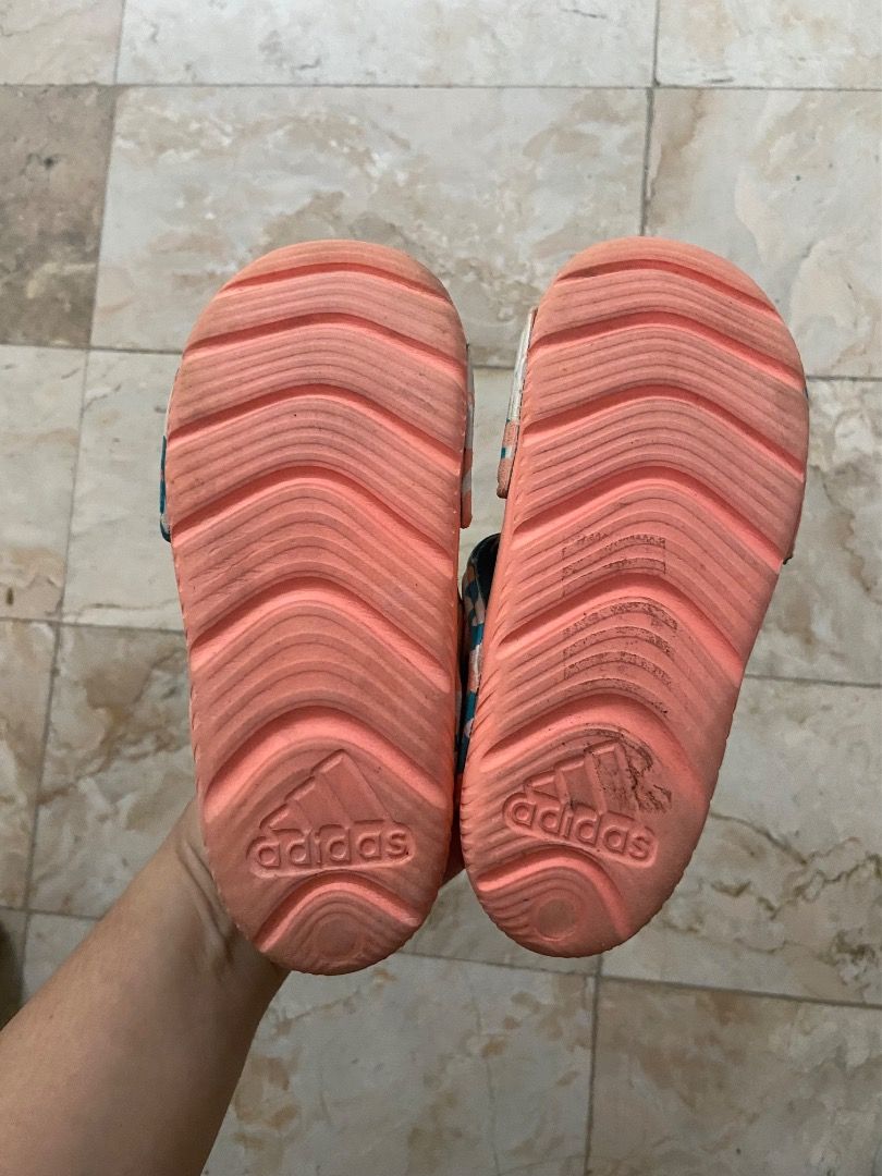 Adidas kids sandals original us8 (Category: Babies & Kids Fashion) located in Paranaque City. Submitted by sengloveima (Listing ID 1463397550, Image 2). Description: .