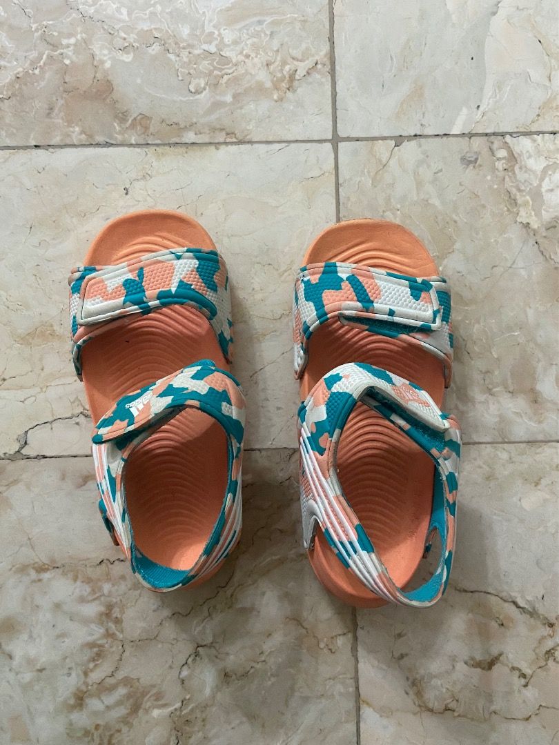 Adidas kids sandals original us8 (Category: Babies & Kids Fashion) located in Paranaque City. Submitted by sengloveima (Listing ID 1463397550, Image 1). Description: .