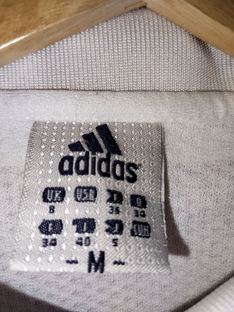 Adidas Polo White (Category: Tshirts & Polo Shirts ) located in Mabalacat. Submitted by al_amin_thrift (Listing ID 1463353364, Image 3). Description: ⚽ Adidas Classic 3-Stripes Performance Polo — White L25 W20 Brand: Adidas Size: M (UK 8 / EU 40) — Regular Fit Color: White with Dark Grey 3-Stripes on Sleeves Fabric: Breathable perforated mesh — lightweight, quick-dry, moisture-wicking ✨ Details: - Embroidered Adidas logo on left chest — clean & s