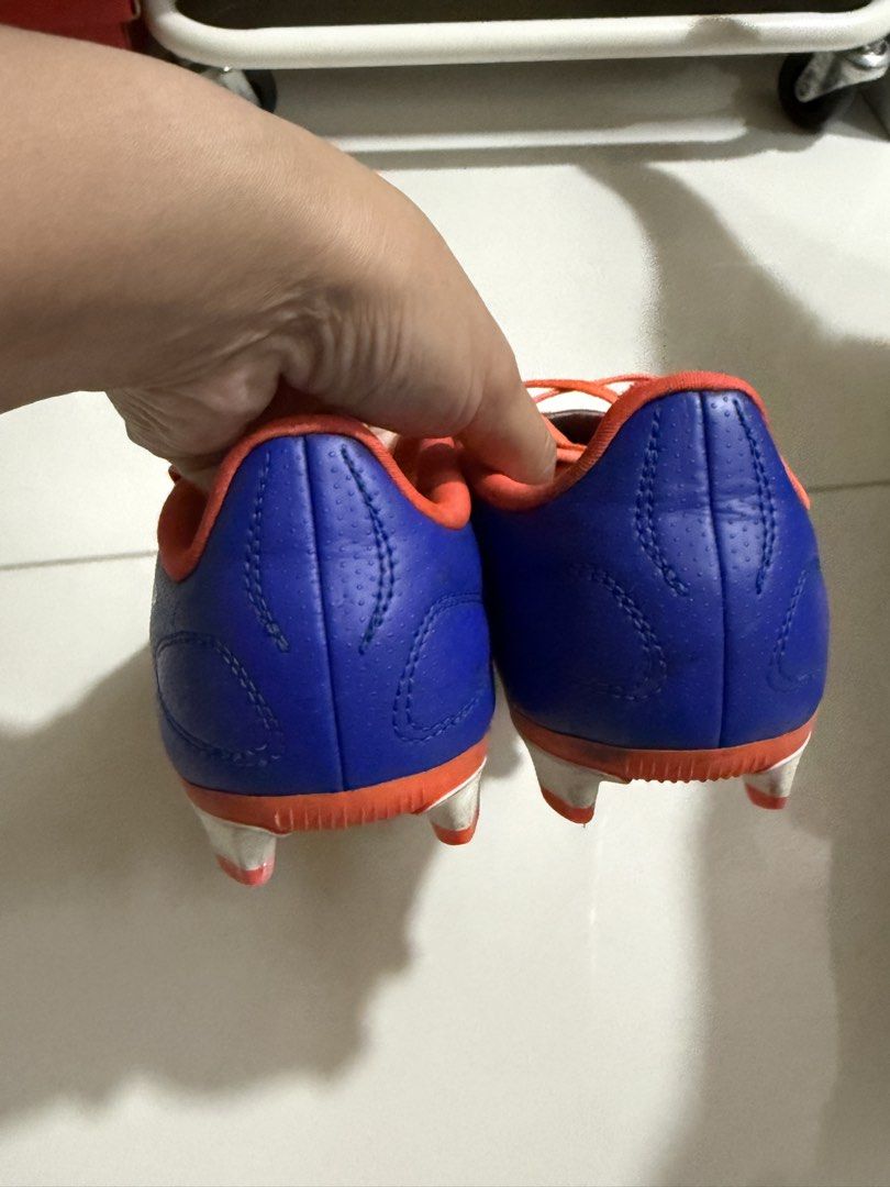Adidas Predator Soccer Cleats Blue Orange (Category: Babies & Kids Fashion) located in Taguig. Submitted by sandz392 (Listing ID 1463460176, Image 3). Description: Kids' Adidas Predator soccer cleats (blue/orange). Plenty of grip left for the field!.