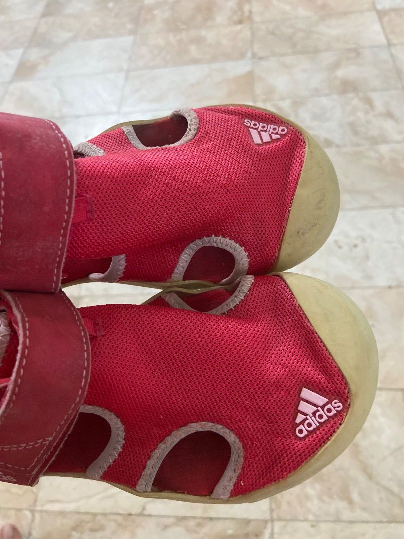 Adidas sandals original us1 (Category: Babies & Kids Fashion) located in Paranaque City. Submitted by sengloveima (Listing ID 1463396562, Image 3). Description: .