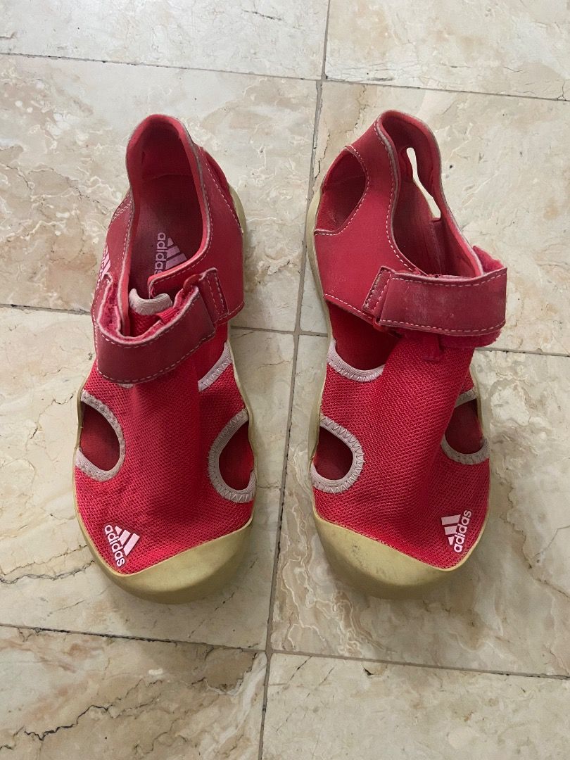 Adidas sandals original us1 (Category: Babies & Kids Fashion) located in Paranaque City. Submitted by sengloveima (Listing ID 1463396562, Image 1). Description: .