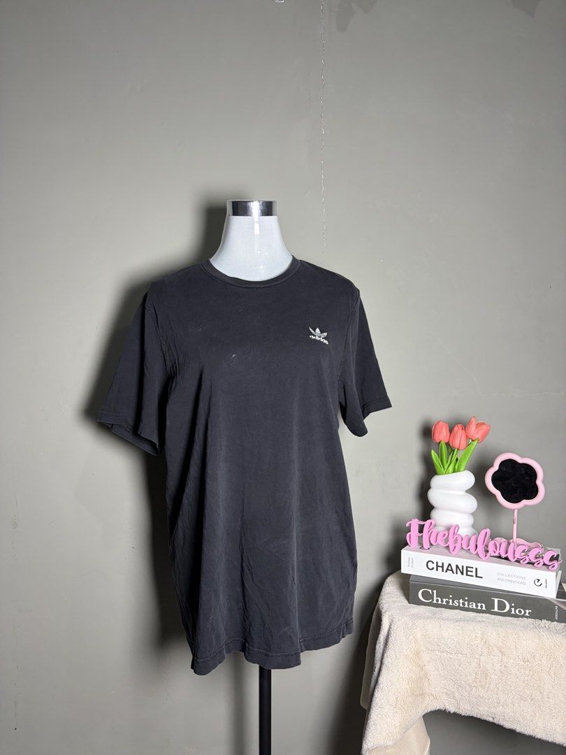 Adidas Shirt (Category: Tshirts & Polo Shirts ) located in Manila. Submitted by at_realty (Listing ID 1463505949, Image 1). Description: 2XL.
