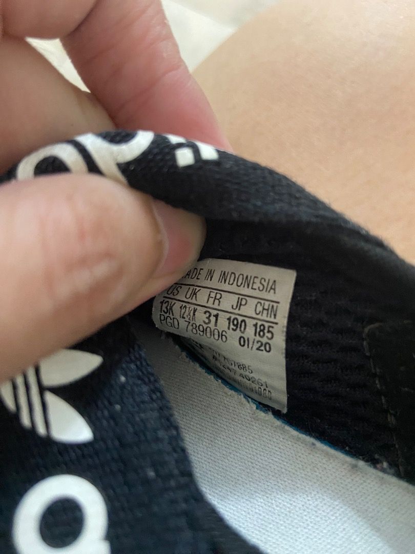 Adidas slip on shoes us8 original (Category: Babies & Kids Fashion) located in Paranaque City. Submitted by sengloveima (Listing ID 1463397753, Image 3). Description: .
