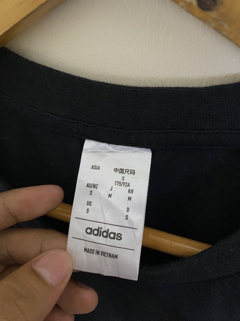 Adidas T-shirt Black Size S (Category: Tshirts & Polo Shirts ) located in Cebu City. Submitted by theloose.thread (Listing ID 1463362526, Image 2). Description: - Classic black Adidas t-shirt - Features iconic Adidas logo on the chest - Made in Vietnam - Tagged size S (fits Asia, AU/NZ, US, KR) - Ideal for everyday casual wear.