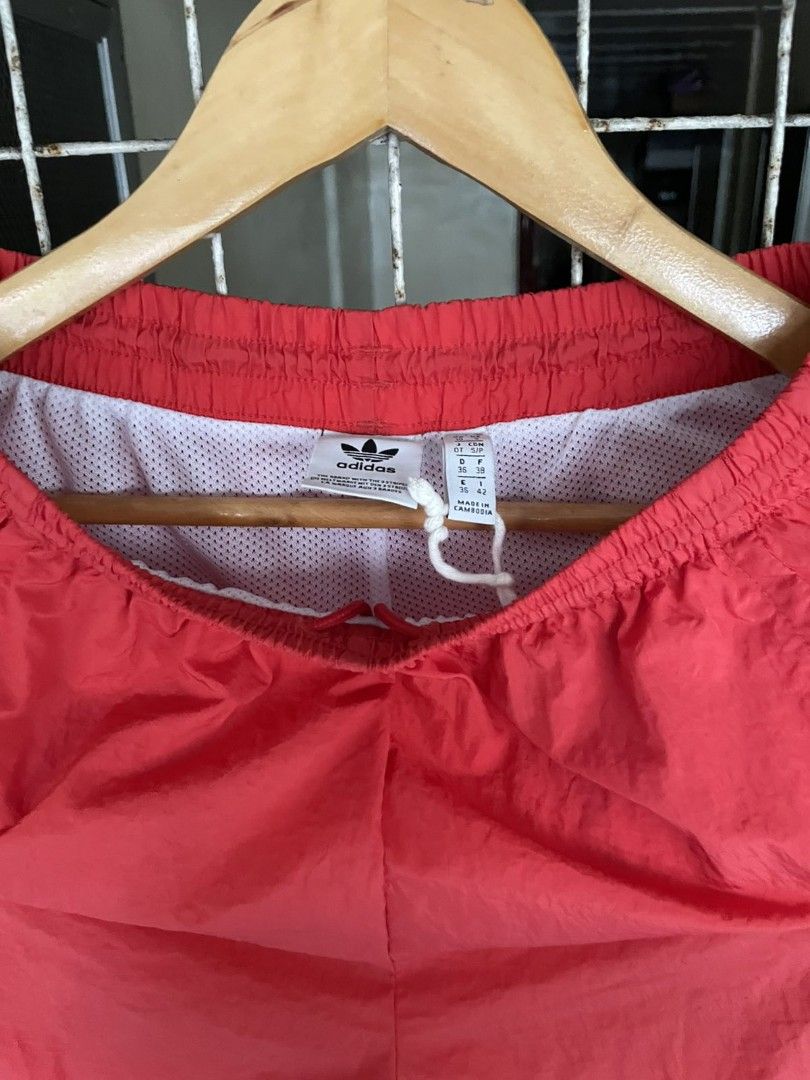 Adidas Windbreaker (Category: Joggers) located in Marikina City. Submitted by doobiethrift (Listing ID 1463424121, Image 3). Description: Adidas Windbreaker Small on tag Authentic 30-34 W 39 L As new No issue / flaws 📥 📍 Marikina City.