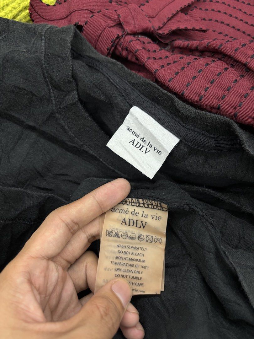 Adlv (Category: Tshirts & Polo Shirts ) located in Zamboanga. Submitted by thriftitup0430 (Listing ID 1463439922, Image 3). Description: Adlv 28x22 Excellent condition Issue last pic have part slight fade 350+sf.