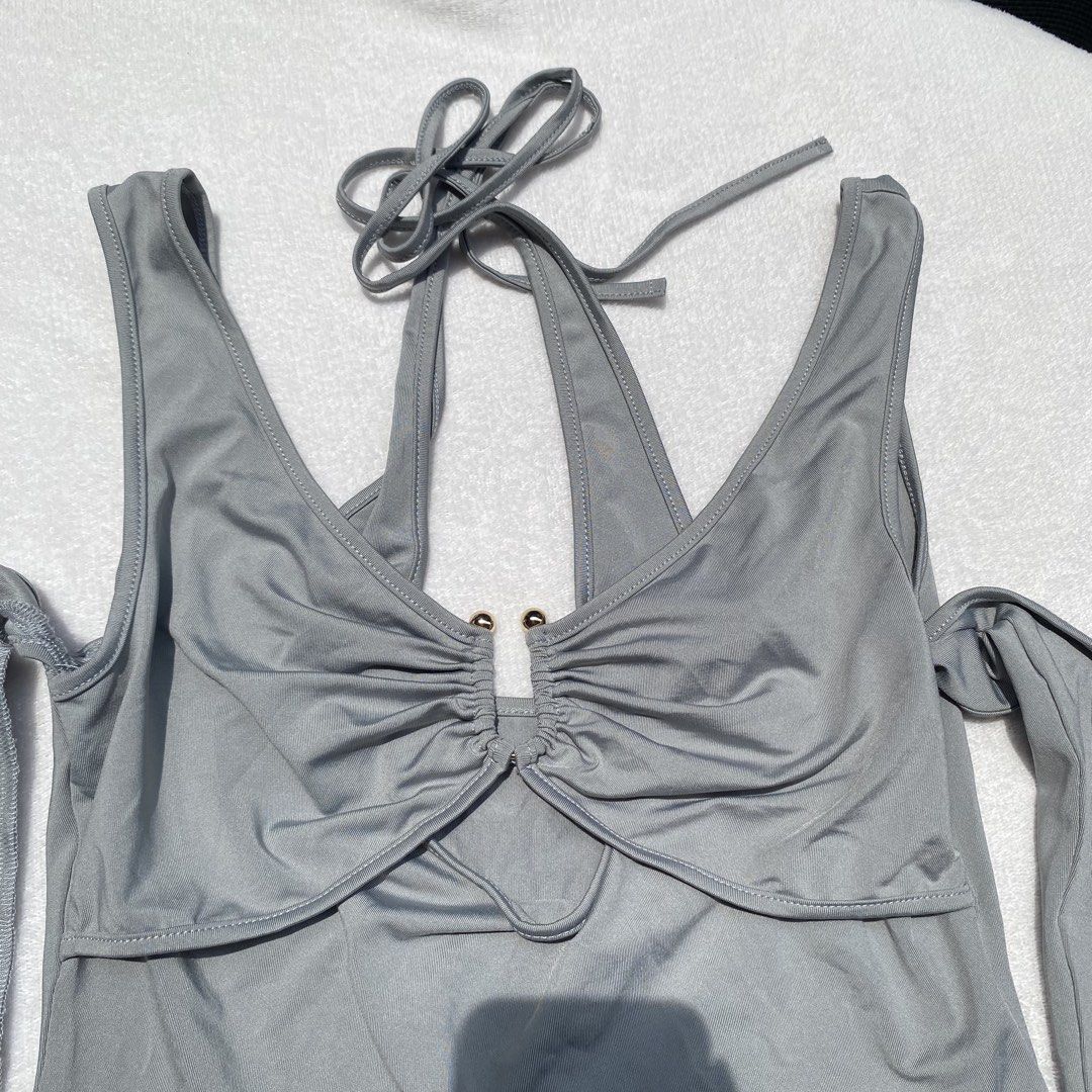 Aespa Karina Top (Category: Others Tops) located in Paranaque City. Submitted by k_baefits (Listing ID 1463381891, Image 2). Description: -with pouch -brand new 📍Parañaque.