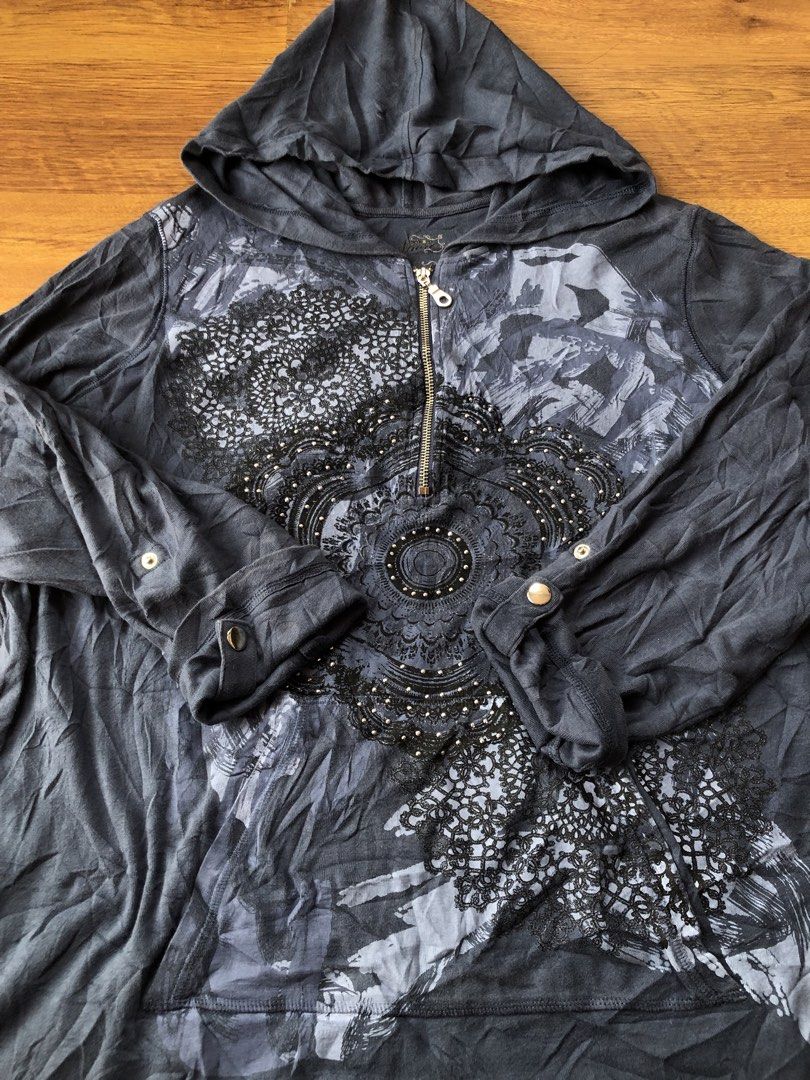 Affliction vibe half zip hoodie (Category: Coats, Jackets and Outerwear) located in Mabalacat. Submitted by jayty_ (Listing ID 1463427637, Image 3). Description: 24x27 issue check pic mabalacat pampanga loc.