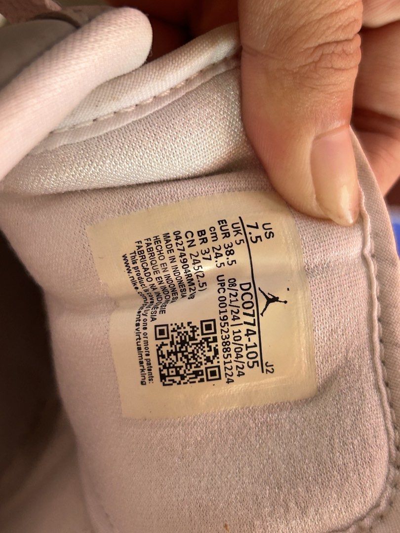 Air Jordan 1 Low SE Wolf Grey (Category: Sneakers) located in Kalibo. Submitted by liahrbld (Listing ID 1463485968, Image 3). Description: - Air Jordan 1 Low SE - Colorway: Light Grey - Size: US 7.5 - Made in Indonesia - Ideal for casual wear or sneaker collectors - Please check photos for detailed condition.