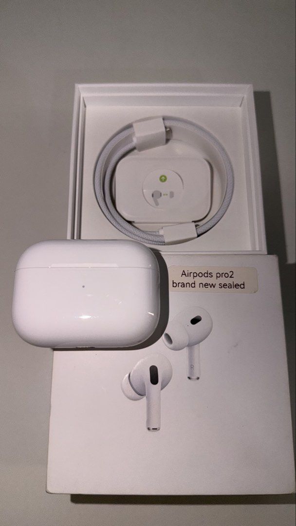 Airpods Pro 2 Type C (No Pods!!) (Category: Headphones & Headsets) located in Makati City. Submitted by dj0528 (Listing ID 1463364906, Image 2). Description: For Sale Airpods Pro 2 Type C Case Only RFS: Pods were lost (see photos) -with original box, unused cable, unused silicone tips -issue: small dent on the side. see photos -pm for more photos meetup: greenbelt, glorietta, legazpi village makati or nearby.