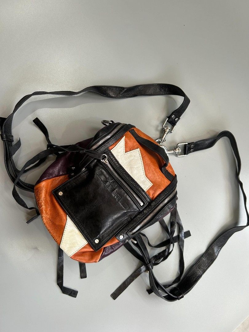 Alexander mcqueen 2 way bag (Category: Backpacks) located in Santa Rosa. Submitted by _ba_mo_si_ (Listing ID 1463358565, Image 1). Description: Plus sf Dm.