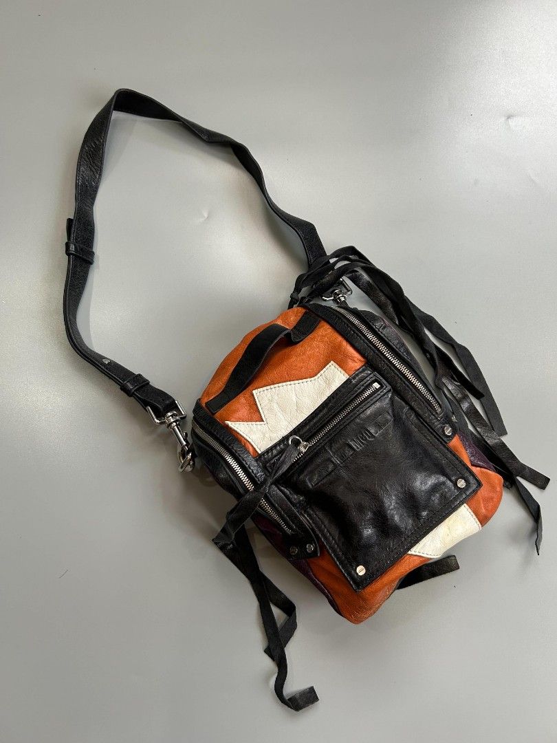 Alexander mcqueen 2 way bag (Category: Backpacks) located in Santa Rosa. Submitted by _ba_mo_si_ (Listing ID 1463358565, Image 3). Description: Plus sf Dm.