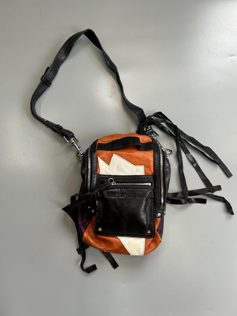 Alexander mcqueen 2 way bag (Category: Backpacks) located in Santa Rosa. Submitted by _ba_mo_si_ (Listing ID 1463358565, Image 2). Description: Plus sf Dm.