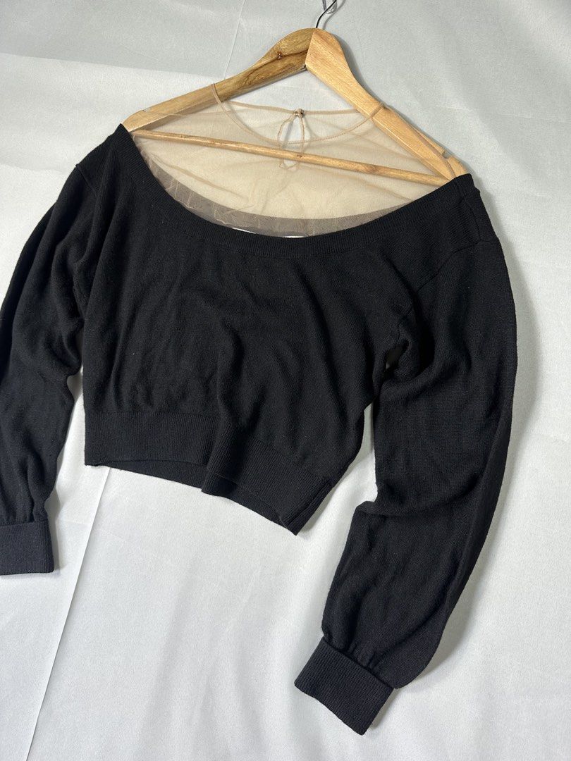 Alexanderwang Semi Crop Wool Sweater (Category: Coats, Jackets and Outerwear) located in Cabanglasan. Submitted by thefashiongarage.co (Listing ID 1463399449, Image 1). Description: Title - Alexander Wang Model/Name - Size on Tag - Large Conditiion - Excellent Condition with no major issue Dimension (WxLxH) - 19x19 Inches Category- Casual/Outdoor Fitting - True to size Made in - China Material - Wool/Viscose/ Cashmere Color - Black Design - Plain