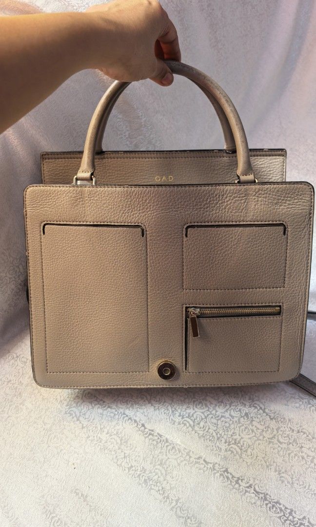 All. Leather 3 way bag OAD New york (Category: Cross-body Bags) located in Tuguegarao City. Submitted by zenphoenix-7ad615 (Listing ID 1463359743, Image 2). Description: OAD new york All leather Flaw sa Handle and dirt inside please see pictures Lagyan Na Lang NG twilly 10.90 by 9 by 4.5 inches.