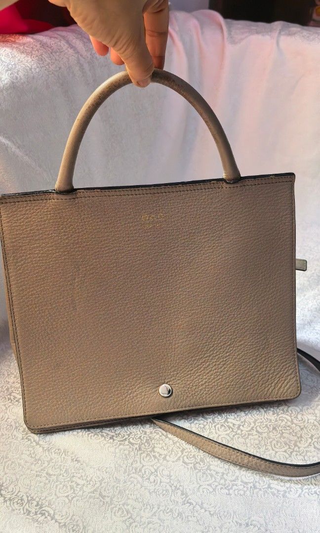 All. Leather 3 way bag OAD New york (Category: Cross-body Bags) located in Tuguegarao City. Submitted by zenphoenix-7ad615 (Listing ID 1463359743, Image 1). Description: OAD new york All leather Flaw sa Handle and dirt inside please see pictures Lagyan Na Lang NG twilly 10.90 by 9 by 4.5 inches.