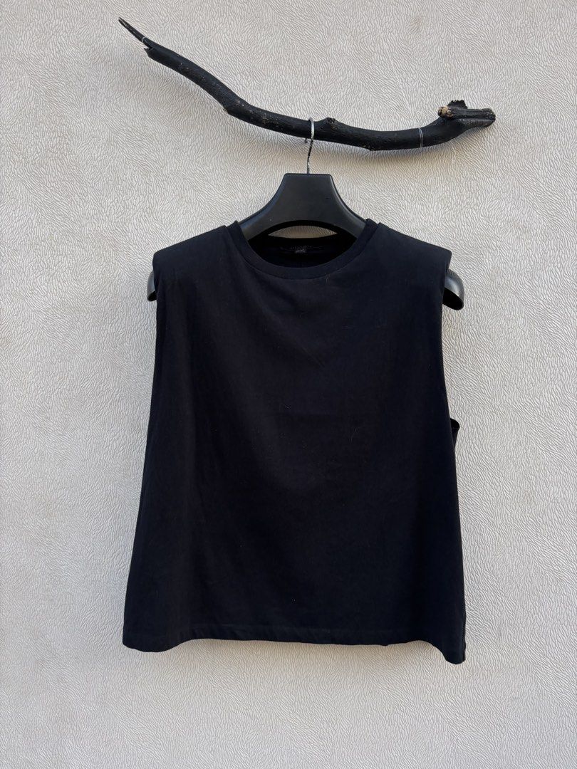 All Saints Coni Top Tanks (Category: Shirts) located in Baybay. Submitted by thrift.ed2023 (Listing ID 1463346263, Image 1). Description: All Siant Coni Top Tanks Medium to Large 20x26 No Issue Good as New .