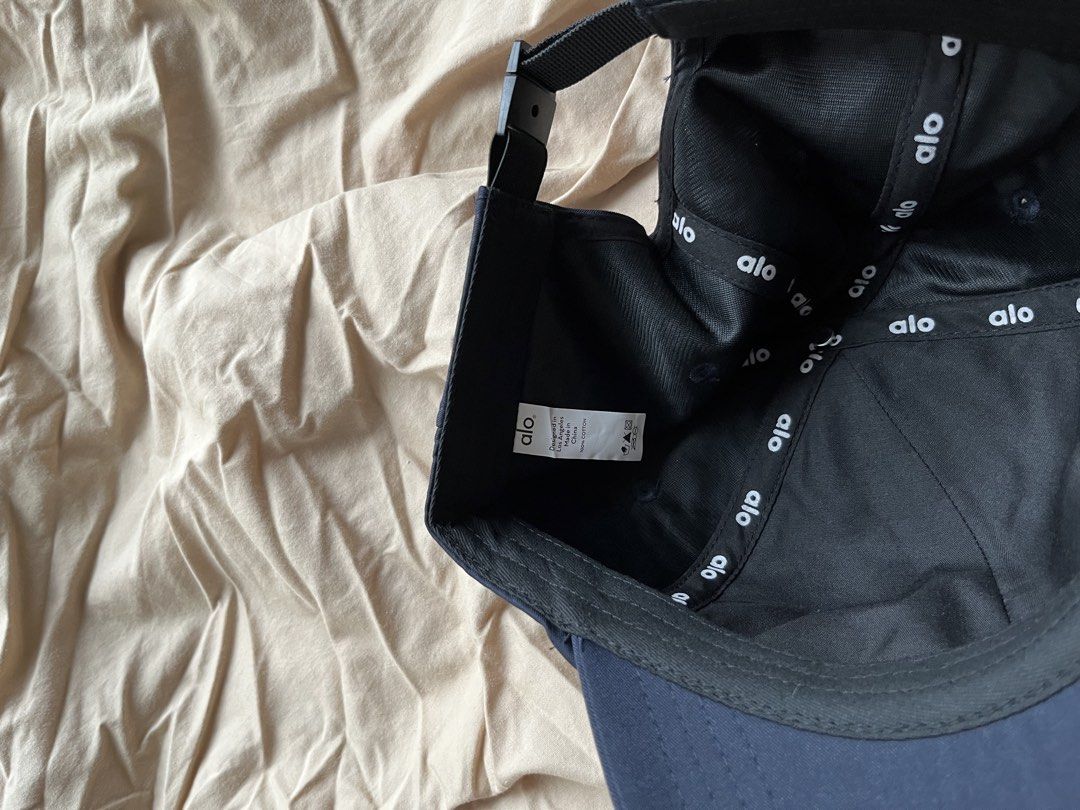 Alo navy blue (Category: Hats & Beanies) located in Quezon City. Submitted by headline. (Listing ID 1463508724, Image 2). Description: ALO RUNNING HAT NAVY BLUE REFLECTOR LOGO EXCELLENT CONDITION FOR ONLY:450php +SHIPPING FEE.