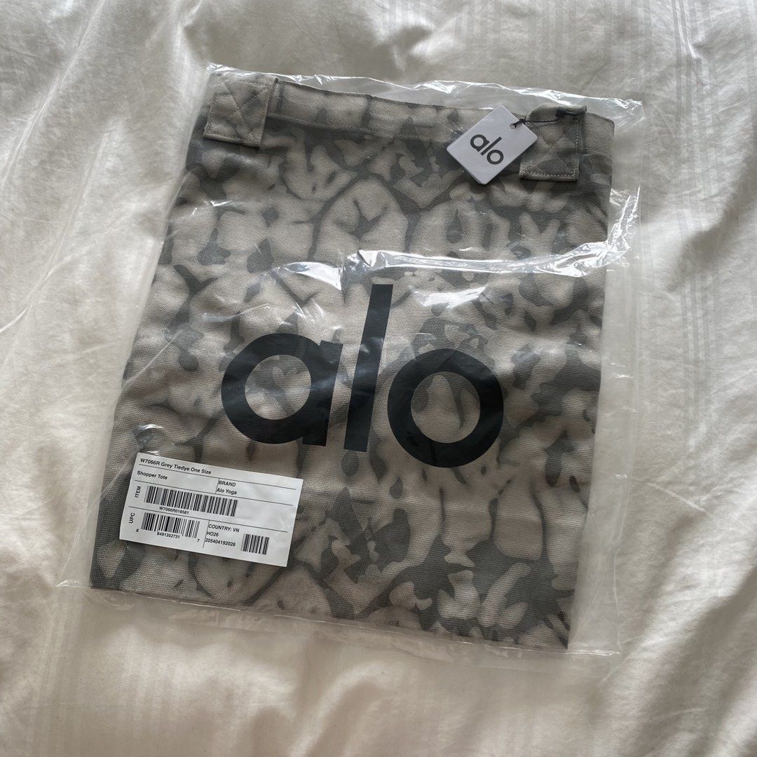 ALO Shopper Tote Bag (Category: Tote Bags) located in Quezon City. Submitted by kathleenscloset (Listing ID 1463410855, Image 1). Description: .