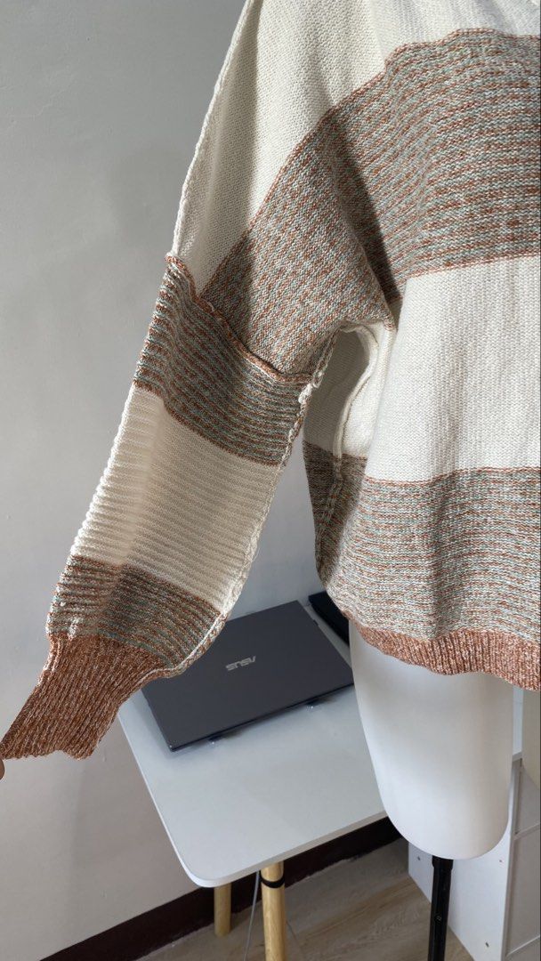 Amelie Striped Button Knit Sweater - BN-005 (Category: Longsleeves) located in Quezon City. Submitted by luckyphoenix.7 (Listing ID 1463397437, Image 3). Description: SIZE: medium - large - with own pouch .