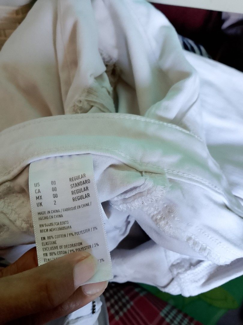 American eagle (Category: Jeans) located in Manila. Submitted by mari_123.123 (Listing ID 1463350823, Image 3). Description: ✨ AUTHENTIC American Eagle Distressed White Jeggings/Skinny Jeans Line: Ne(x)t Level Stretch X Size on Tag: - US/CA/MX: 00 Regular - UK: 2 Regular (Fits like an XS / Local Size 22-24 waist due to high stretch) Product Details: - Fabric: 88% Cotton, 9% Polyester, 3% Elastane (super stretchy, holds its shape) - Style: Heavy f