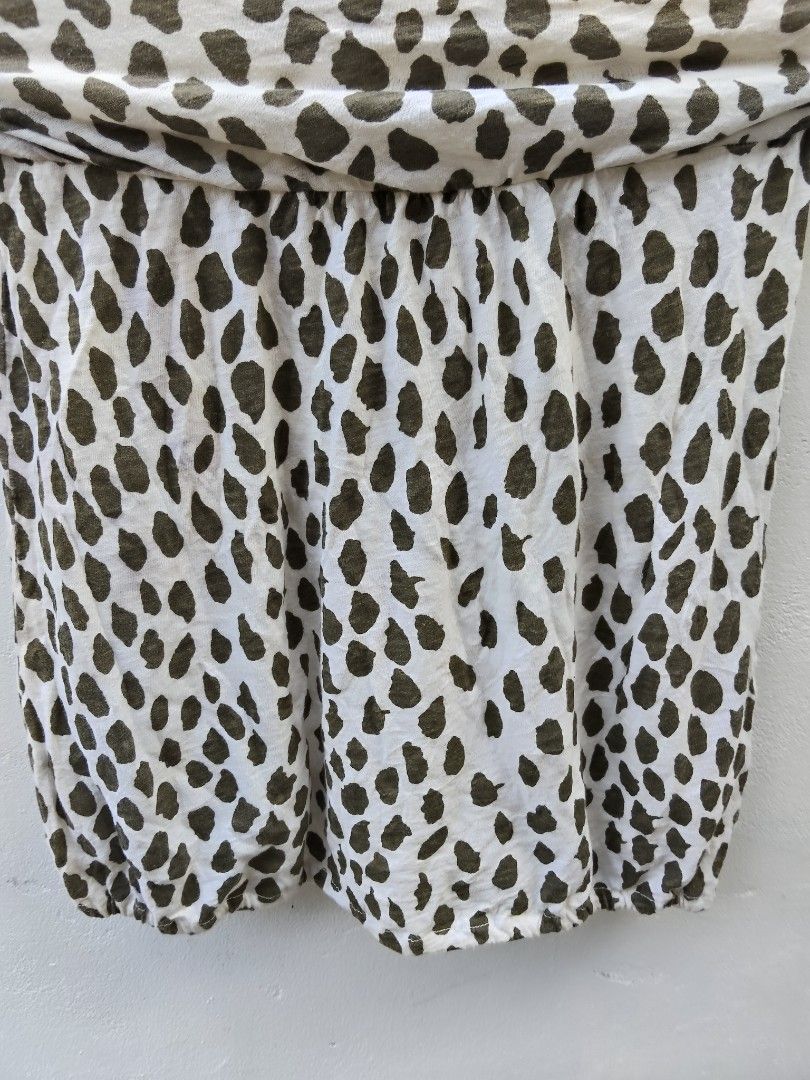 American Eagle Outfitters Strapless (Category: Sleeveless) located in City of Isabela. Submitted by jasheverything (Listing ID 1463477219, Image 3). Description: - Strapless top - Brand: American Eagle Outfitters - Fun dalmatian-like print - Elasticated neckline and hem - Made in Vietnam - Size: S/P Very Good Condition S to M 450+SF.