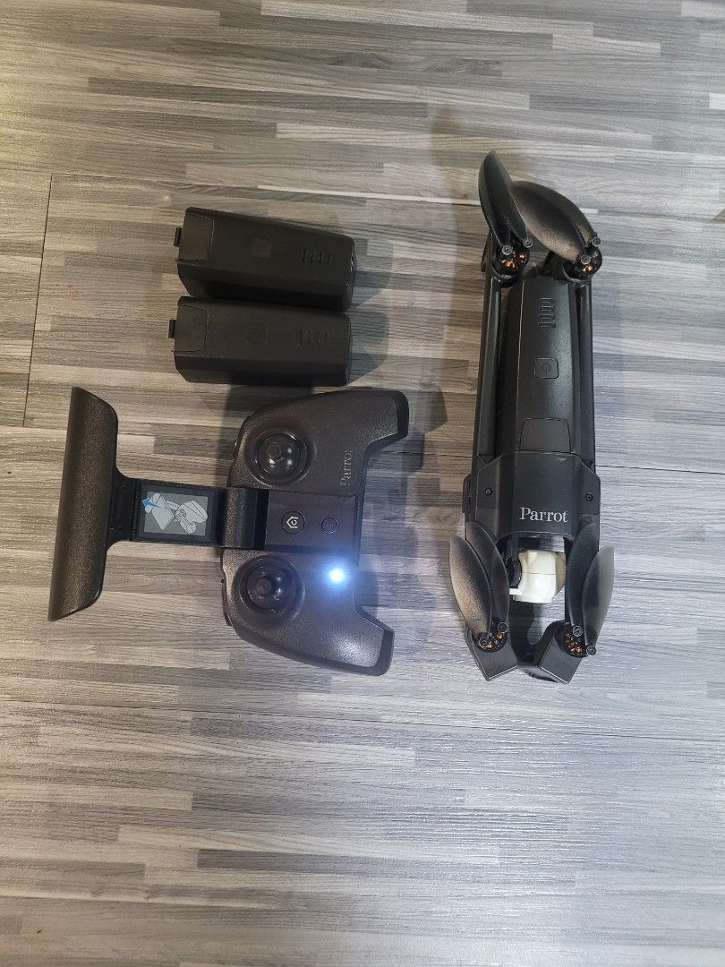 Anafi parrot standard fpv (Category: Drones) located in Manila. Submitted by ronnelababan (Listing ID 1463543820, Image 2). Description: good condition 2nd hand only need original sd card u3 v30 or sandisk industrial 4k resolution 360 capture image more features like follow mode and tracking mode.