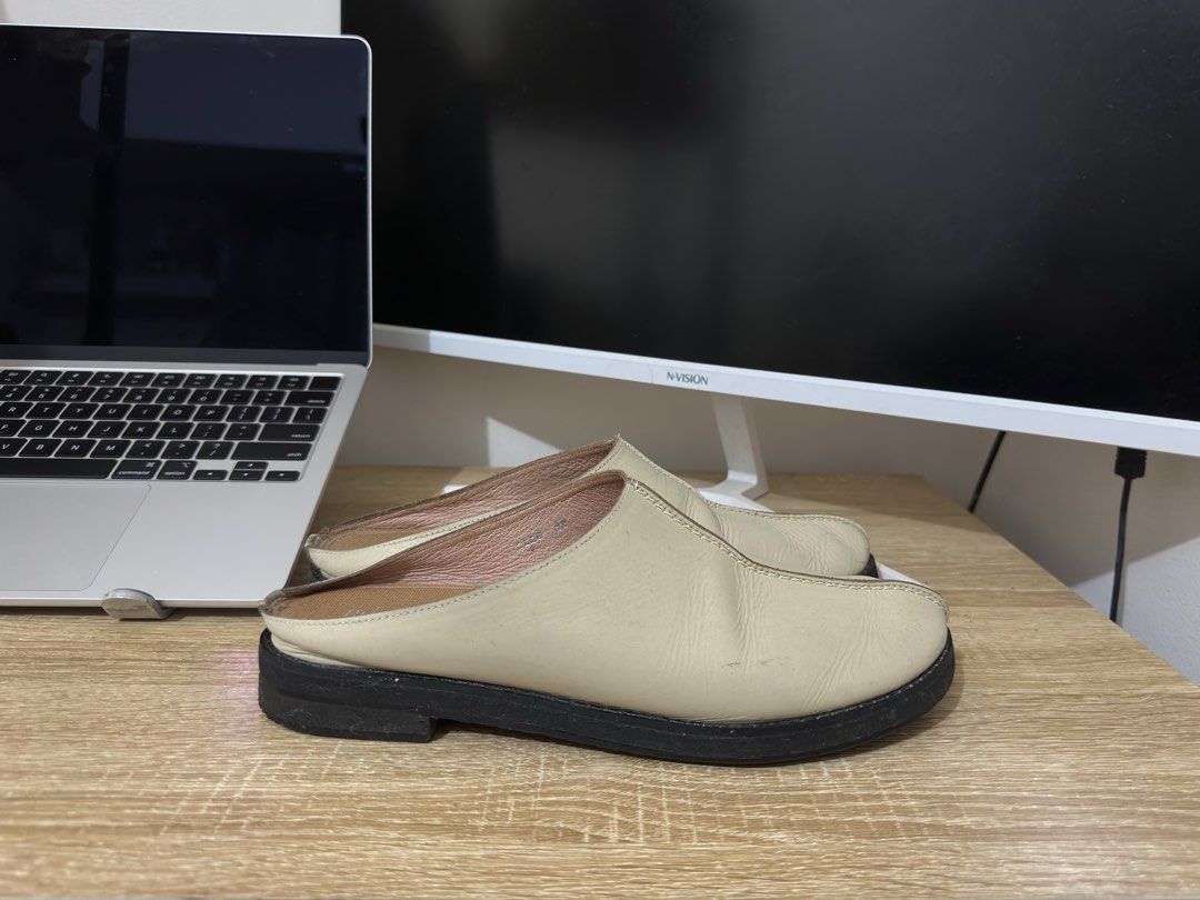 Andante The Clog Mule (Cream) (Category: Flats & Sandals) located in Pasig City. Submitted by knikkodm (Listing ID 1463336116, Image 1). Description: For Sale: Andante The Clog Mule Cream, US Women 10, 26.5cm Used In Good Condition Retail Price: 3,790 PHP Selling Price: 1,500 PHP The buyer will shoulder the delivery cost. Meetups are also possible in the area. Send a dm if you're interested. Location: Malate, Manila City.