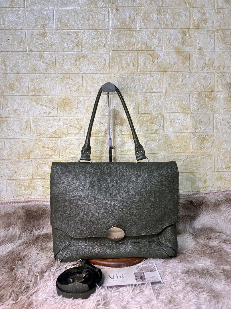 Anne Klein Shoulder Bag (Category: Shoulder Bags) located in Subic. Submitted by anabananaco. (Listing ID 1463444383, Image 1). Description: 👌Guaranteed authentic 👜 Preloved Bag Sourced in 🇯🇵🇸🇬🇰🇷 Large size 📦Shipping fee c/o buyer thru J&T or LBC..
