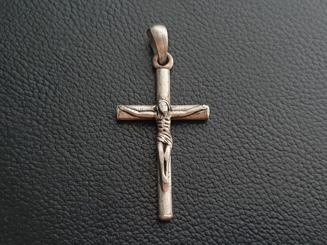 Antique 925 Silver Crucifix Pendant (Category: Religious Items) located in Quezon City. Submitted by WasalakTwo (Listing ID 1463392533, Image 2). Description: Open for delivery nationwide.