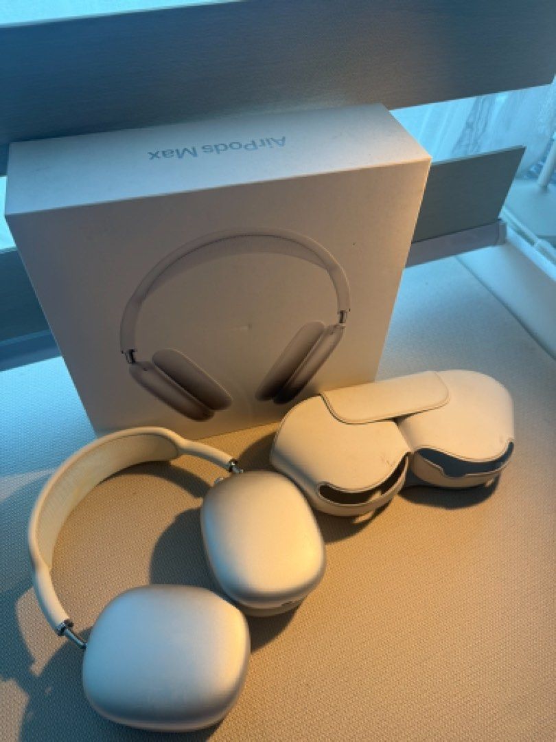 Apple AirPods Pro Max Silver 1st gen (Category: Headphones & Headsets) located in Manila. Submitted by shineezy (Listing ID 1463485066, Image 1). Description: - Condition 9/10 - Original Box Included - Barely used.