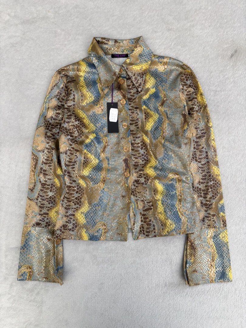 Archive The End ITALY Iguana Pattern Set (Category: Coats, Jackets and Outerwear) located in Baguio. Submitted by thecollector2600 (Listing ID 1463493158, Image 2). Description: Small on both Top: 17” x 20” Pants: 24” x 41”.