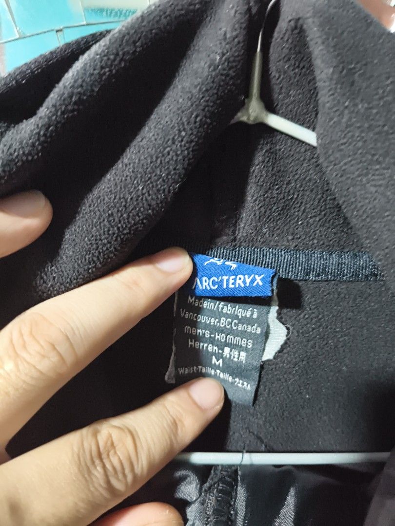 Arc'teryx Fleece Jacket Men's Medium (Category: Coats, Jackets and Outerwear) located in Cebu City. Submitted by rayfonci (Listing ID 1463338025, Image 2). Description: Hi Folks, I am selling my personal jacket for 699 pesos (slightly negotiable). Wind proof and rain resistance. Bought this abroad in Hong Kong pre-Pandemic. Used in mountains like Mt. Pulag. tried and tested. Meet up: Robinsons Galleria or Southwoods mall on a weekend. RFS: Needed