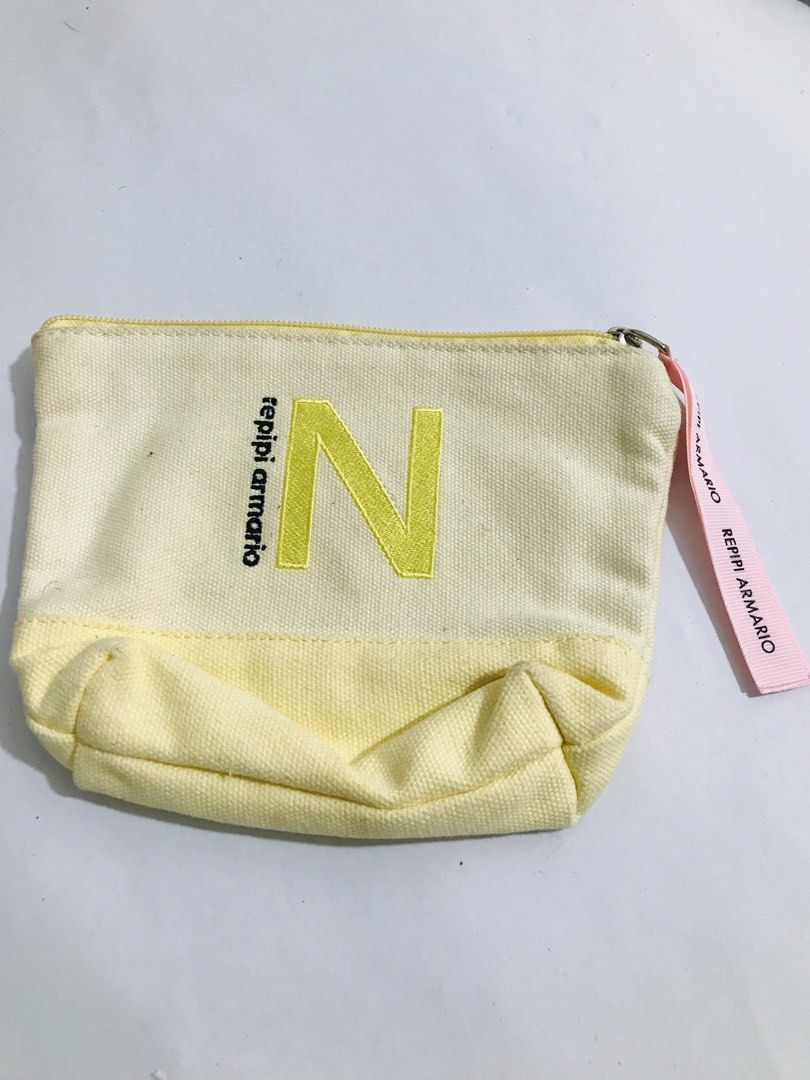 ARMARIO POUCH (Category: Purses & Pouches) located in Gamu. Submitted by 2022bagsbunny (Listing ID 1463377922, Image 1). Description: .