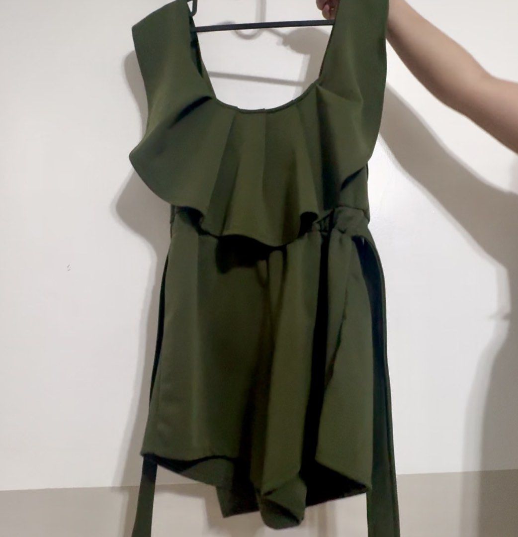 Army Green Romper (Category: Jumpsuits) located in Bagac. Submitted by danicruz_ (Listing ID 1463493282, Image 1). Description: - Army Green Romper - Slightly Used - Size Medium to Large.