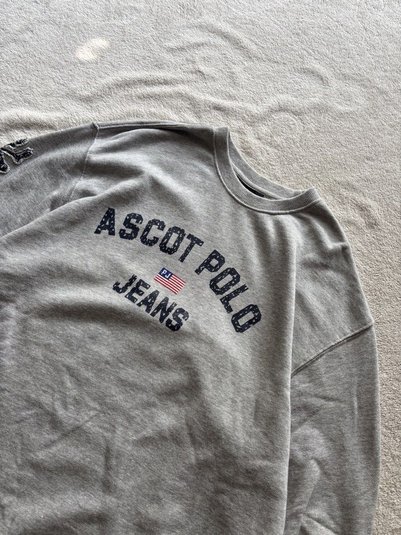 Ascot polo sweate (Category: Hoodies) located in Guagua. Submitted by mid_thrift (Listing ID 1463479288, Image 3). Description: w-24 L-30 no issue .